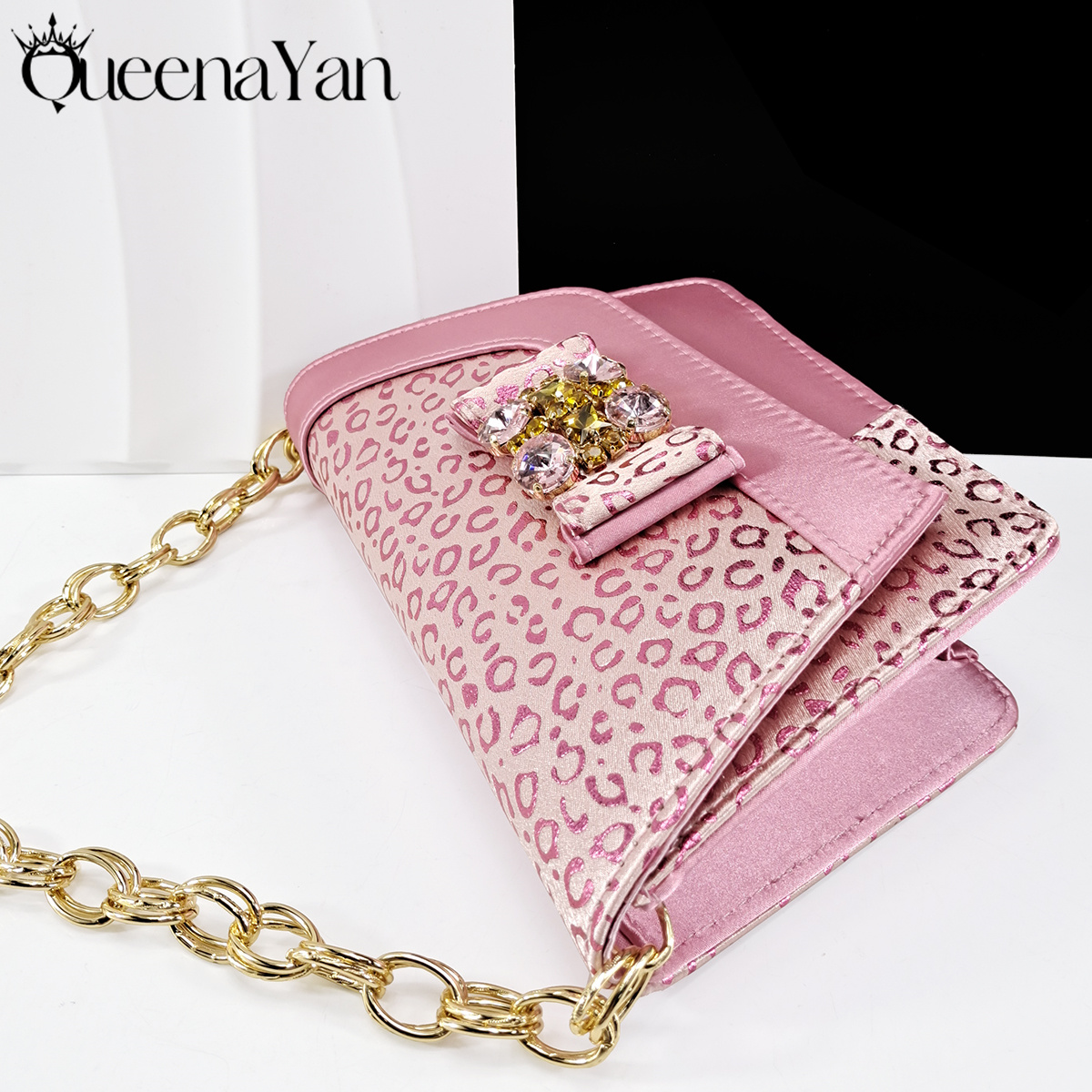 Queena Yan  2025 Shiny Italian – Party Favor Bag Bewertung und Preis